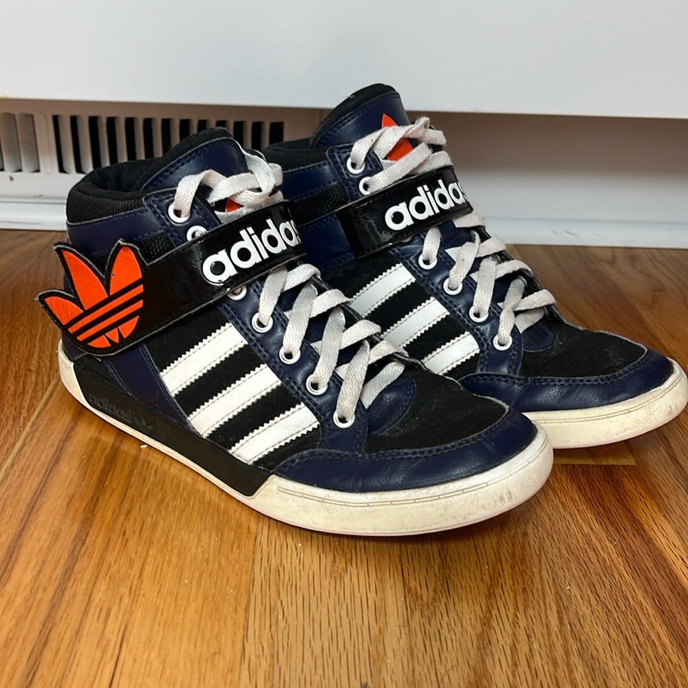 Adidas Youth Mid Sneaker Size 5.5